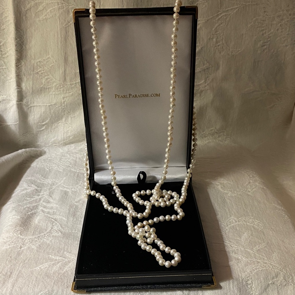 Classic White Pearl Necklace .. 30” Single Strand .. case included